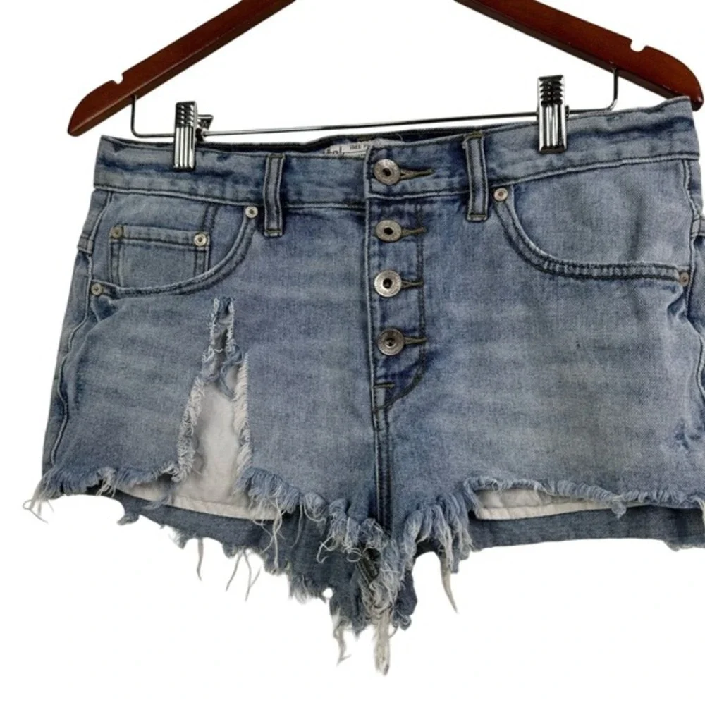 Free People Runaway Jillian Cut Off Button Fly Raw Hem‎ Jean Shorts Size W 28